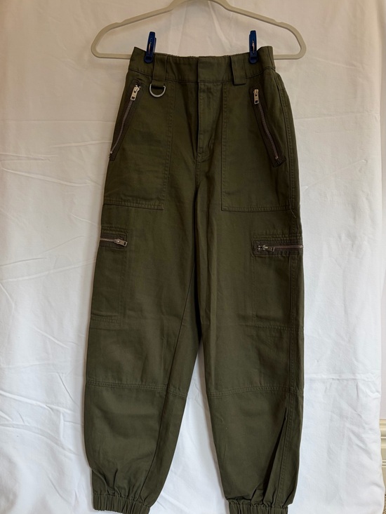 Aritzia Pants - Aritzia TNA Cargo Jogger Pants